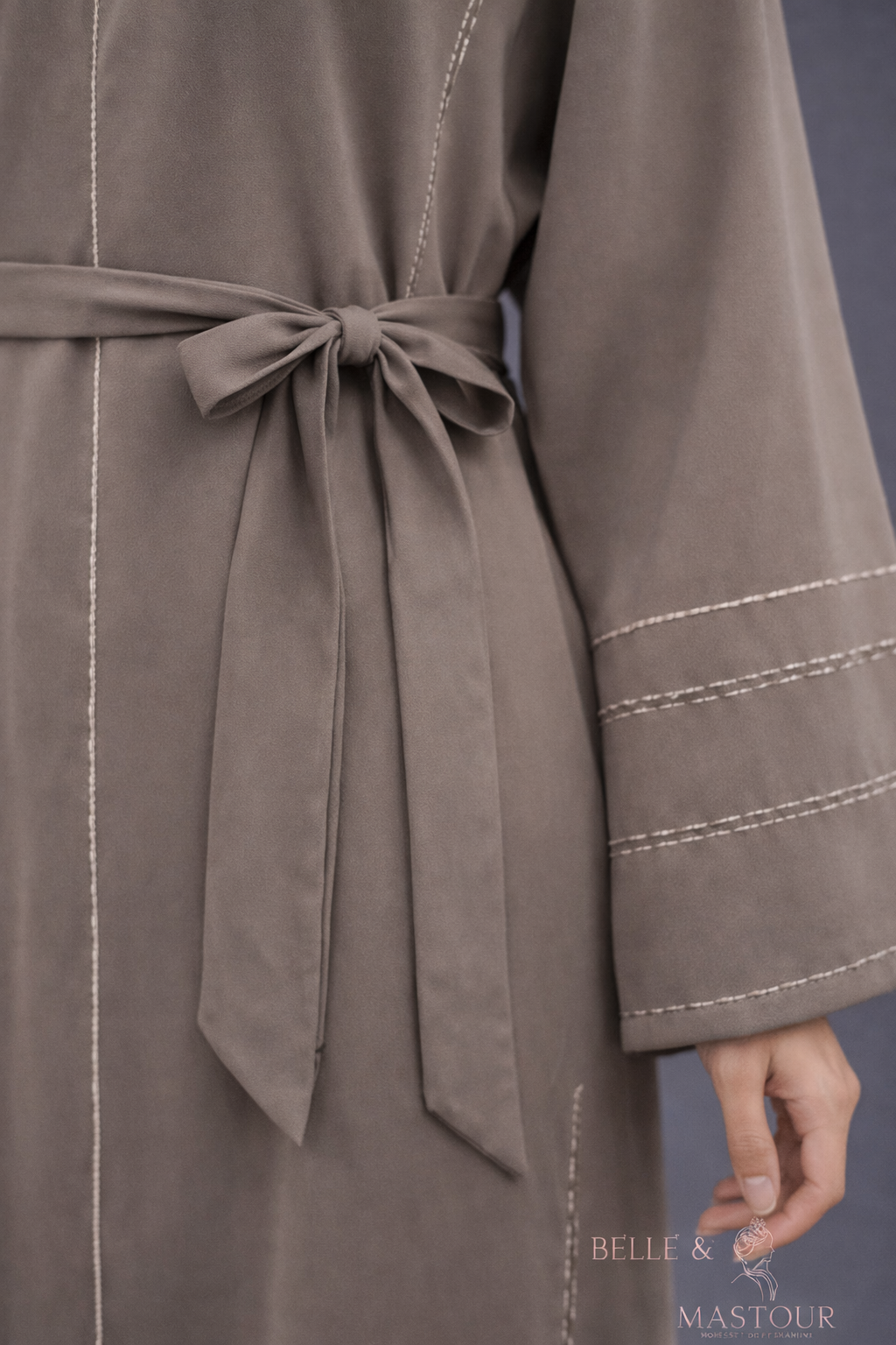 Robe longue ceinturée