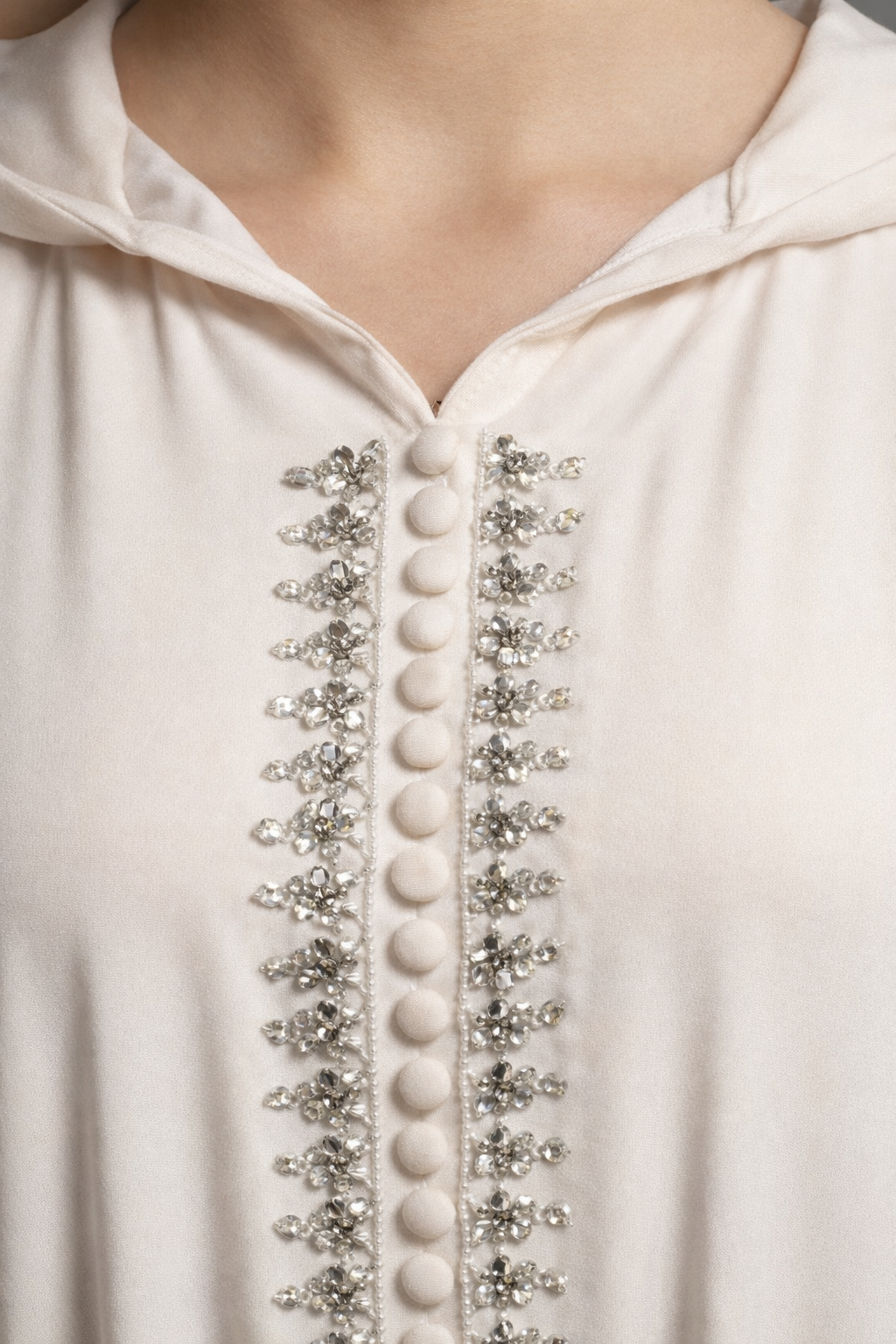 Robe longue brodée perlée