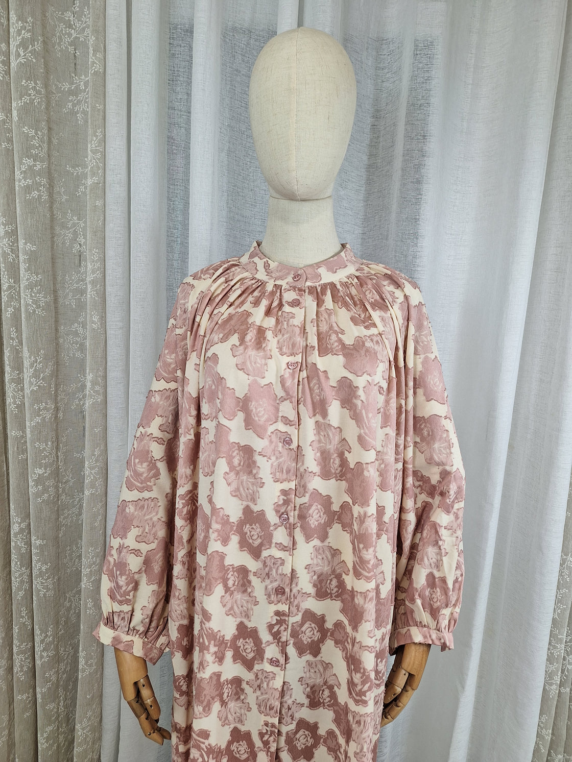 Robe longue fluide à motifs floraux