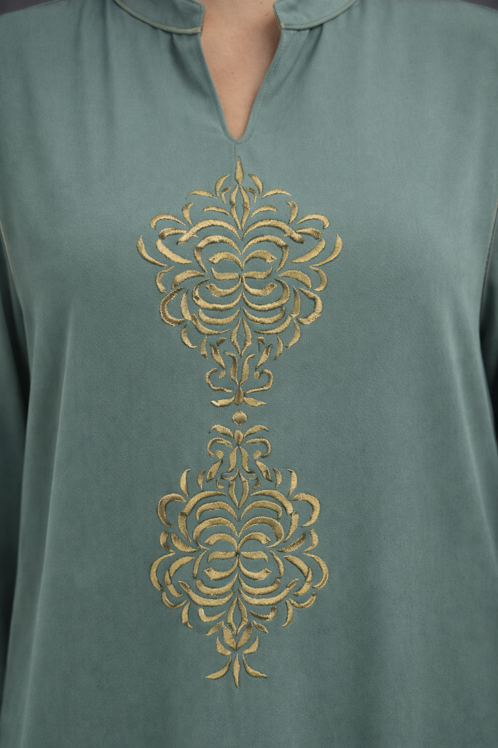 Robe longue brodée
