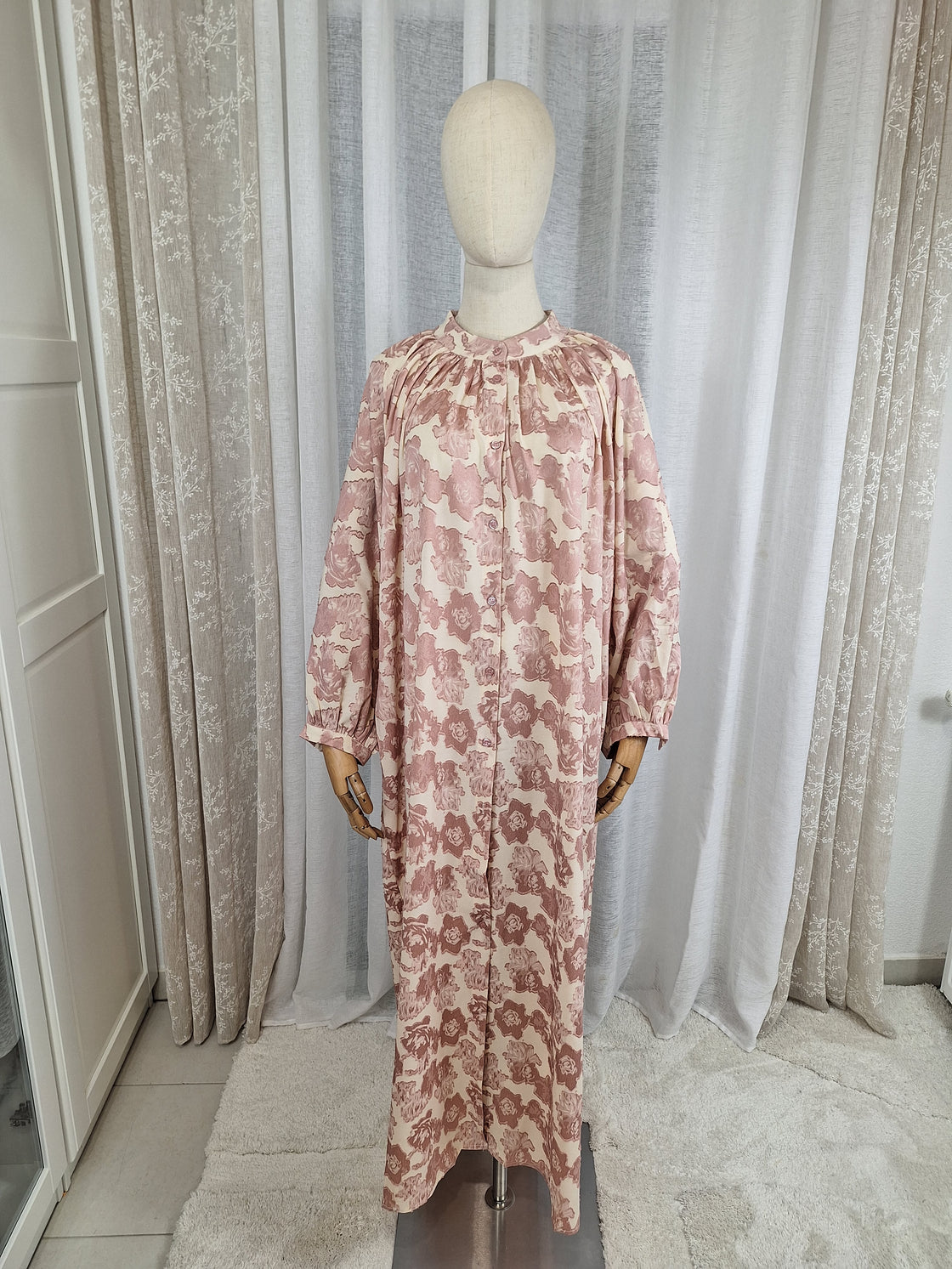 Robe longue fluide à motifs floraux