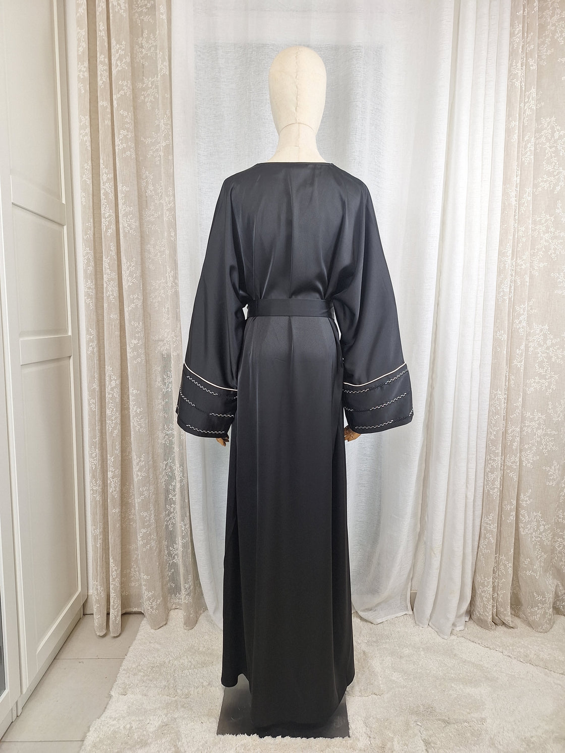 Robe longue ceinturée